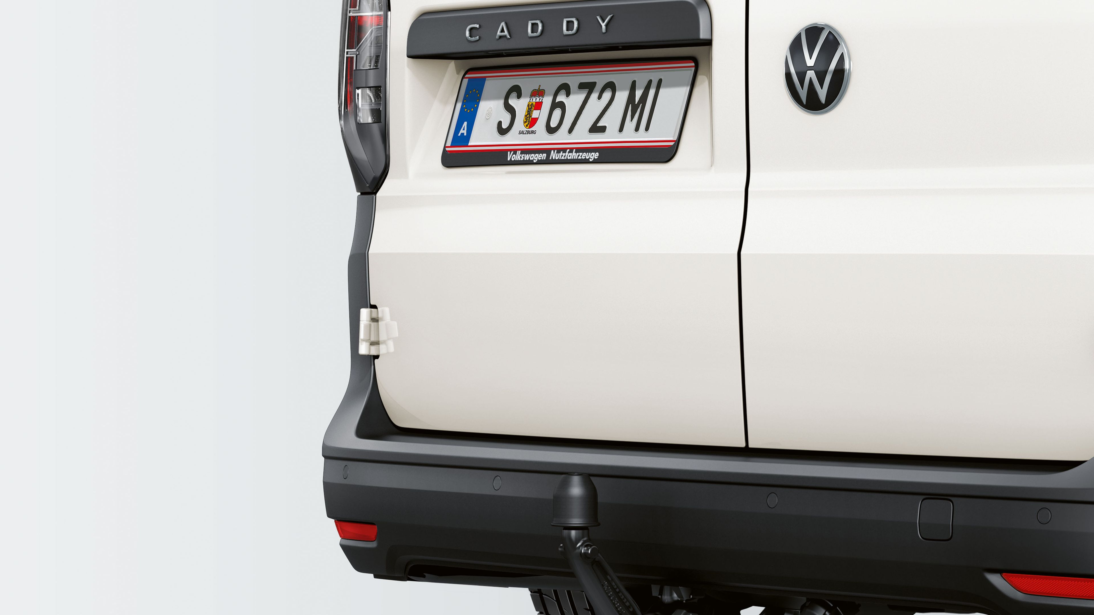 Теглич на бял VW Caddy Cargo