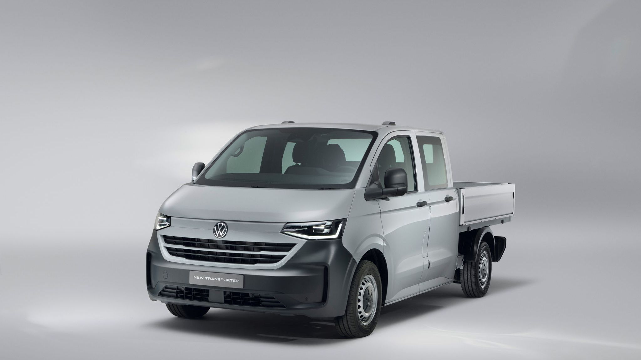 Новият Volkswagen Transporter с двойна кабина и открита платформа