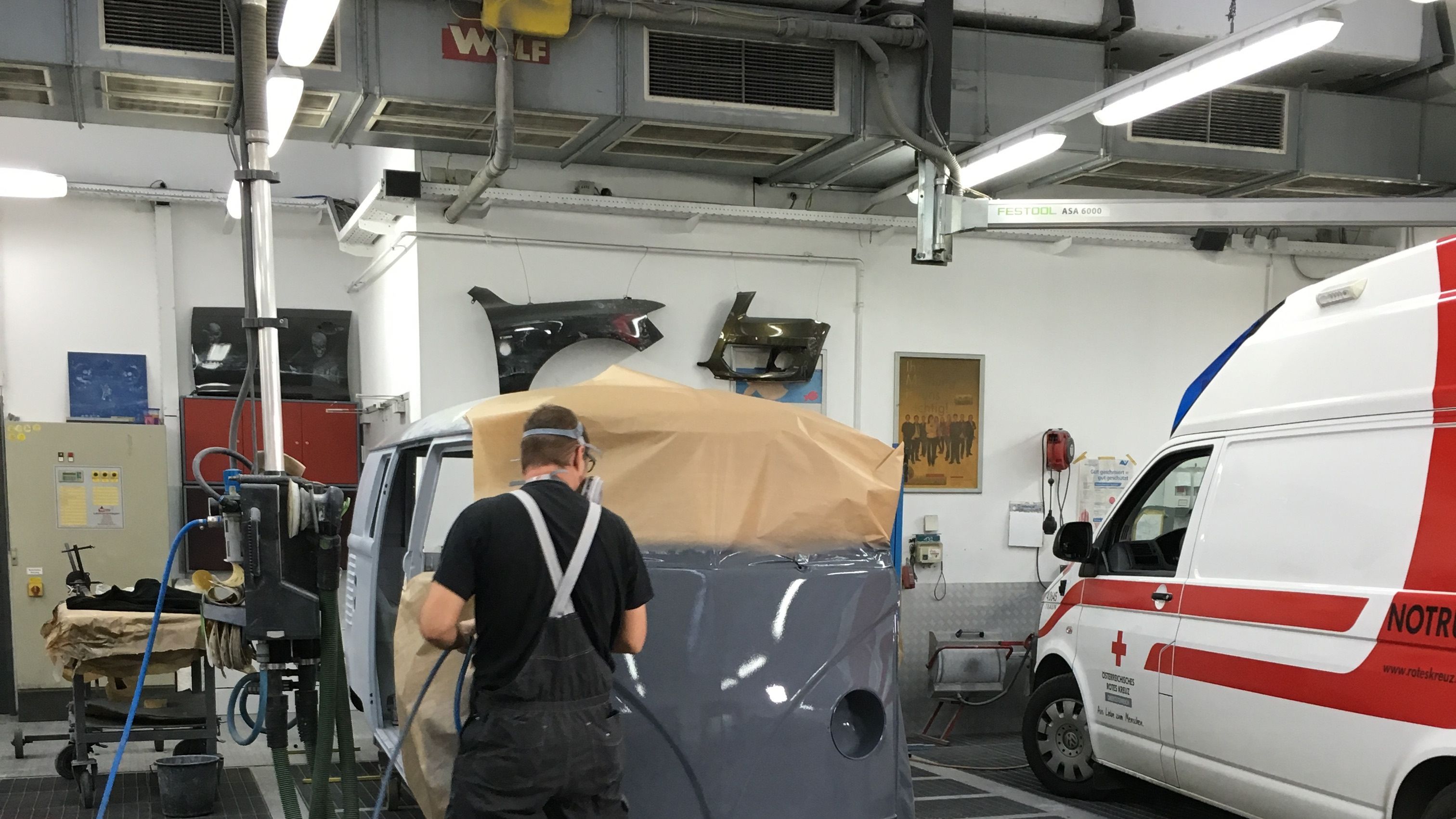 Реставриране на VW Bulli T1 Комби боядисване