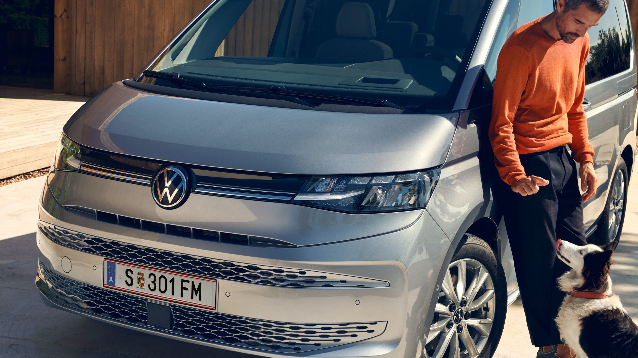 Die IQ.Light-LED-Matrix-Scheinwerfer vom VW Multivan Life T7 2021. 