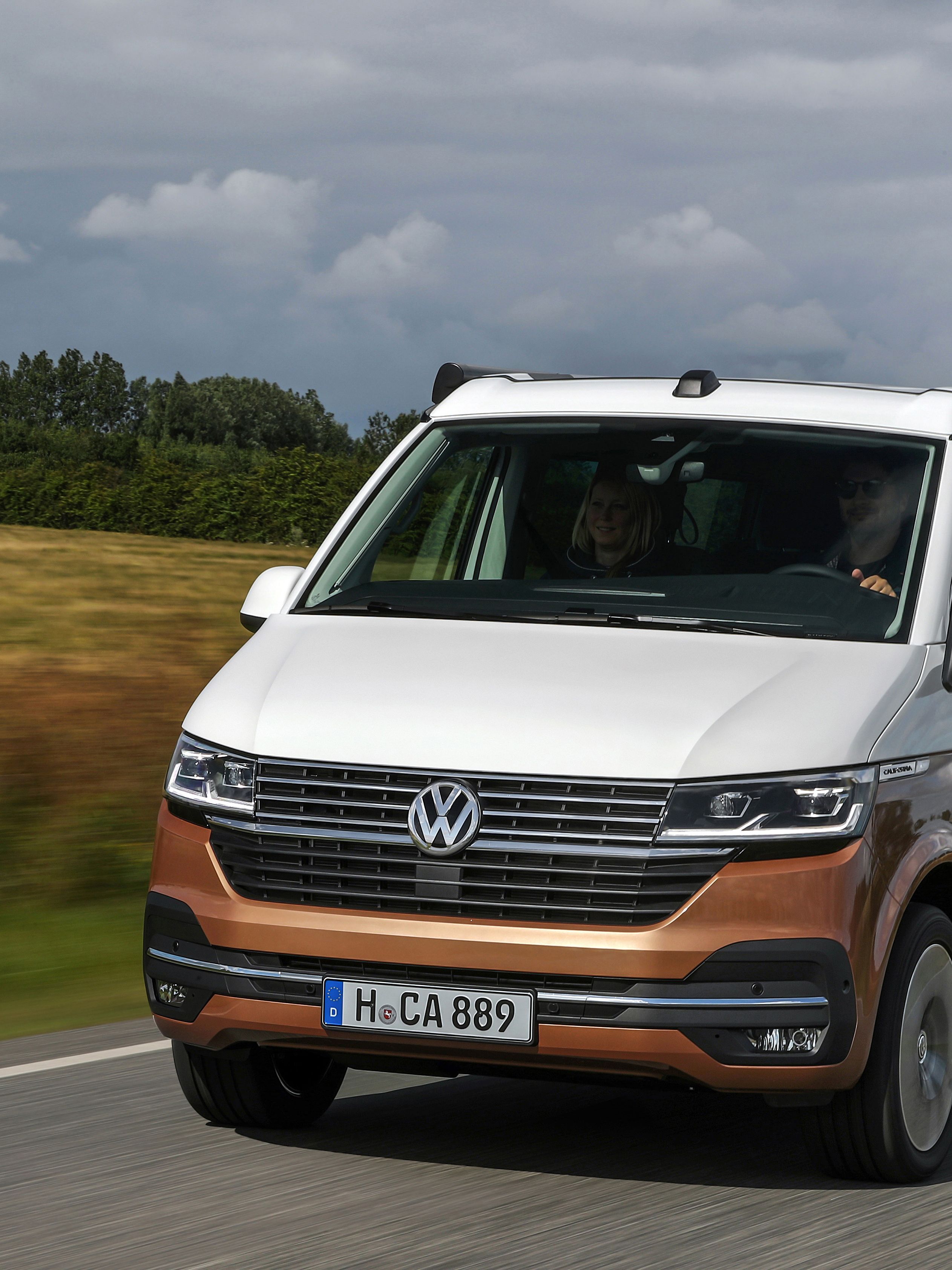 VW T6.1 California двуцветна боя пътуване път