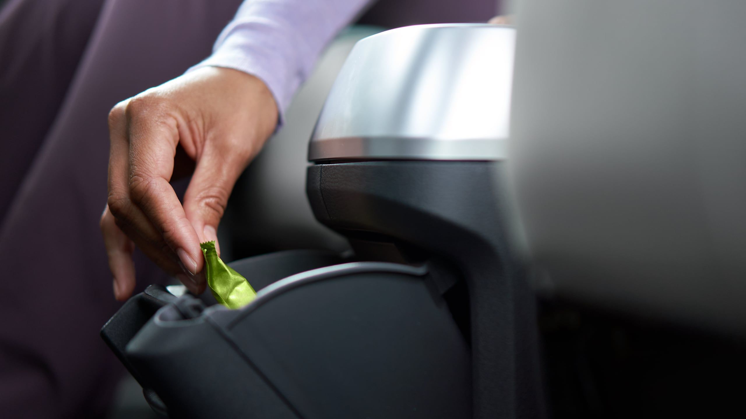 Компактен кош за отпадъци във вътрешността на Volkswagen ID. Buzz