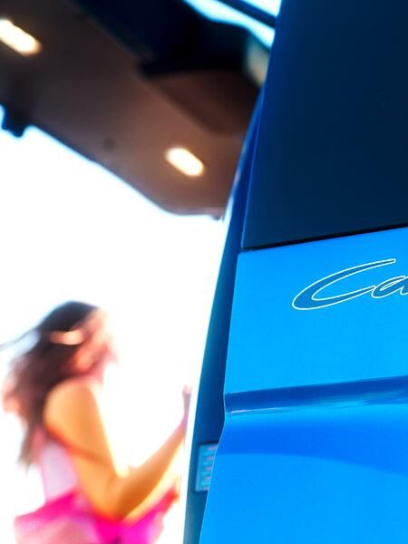 Вижда се Caddy Alltrack отвътре. 