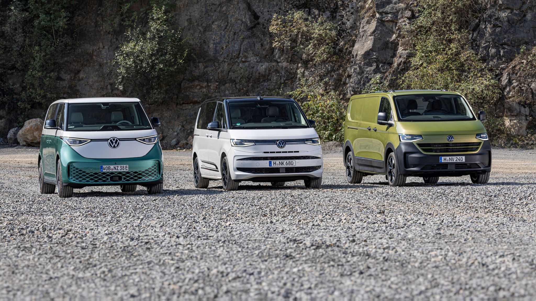 Volkswagen ID. Buzz, Multivan и новият Transporter паркирани на открит терен