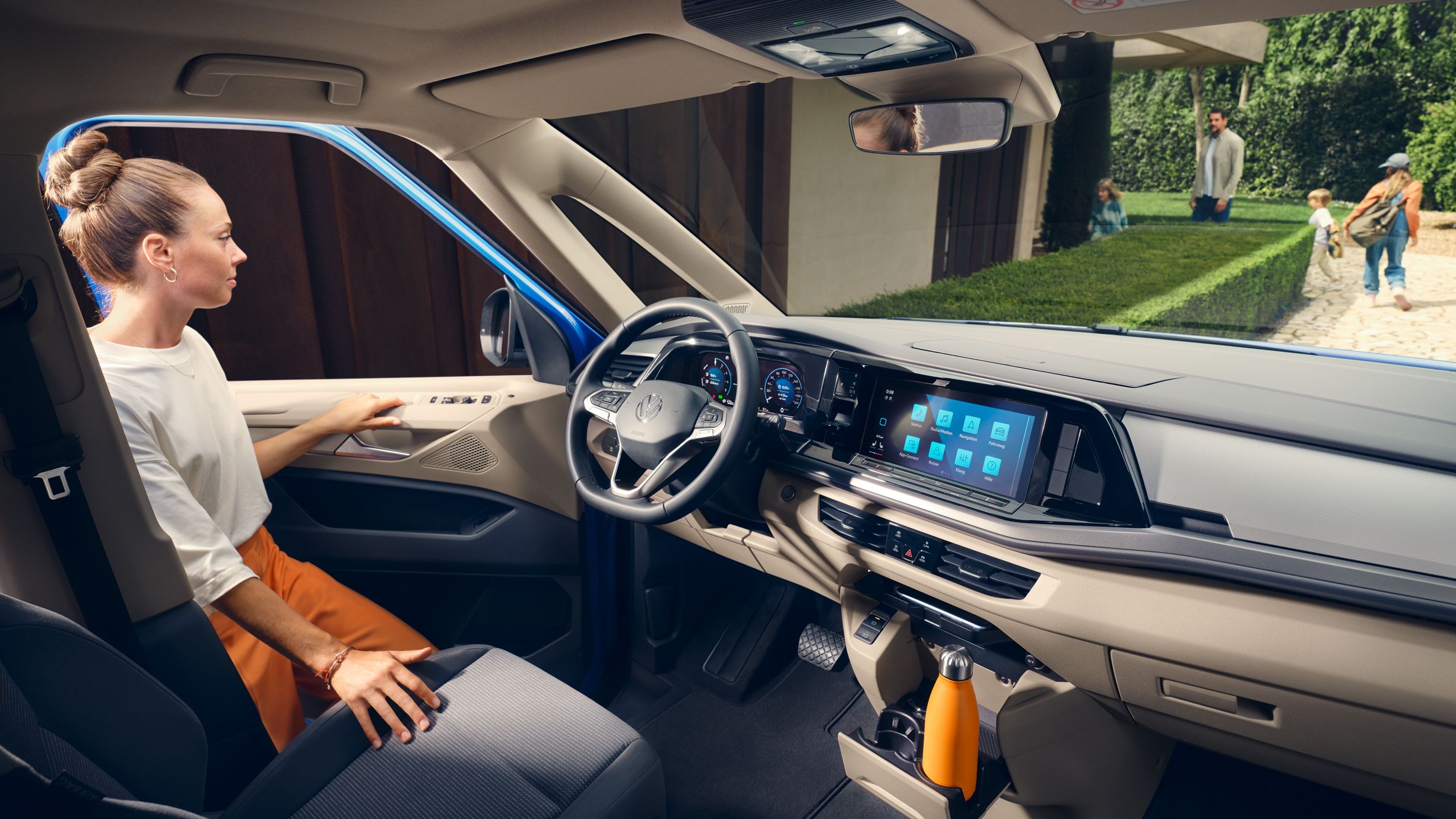 Der Innenraum und das Cockpit des neuen VW Multivan T7 2021.