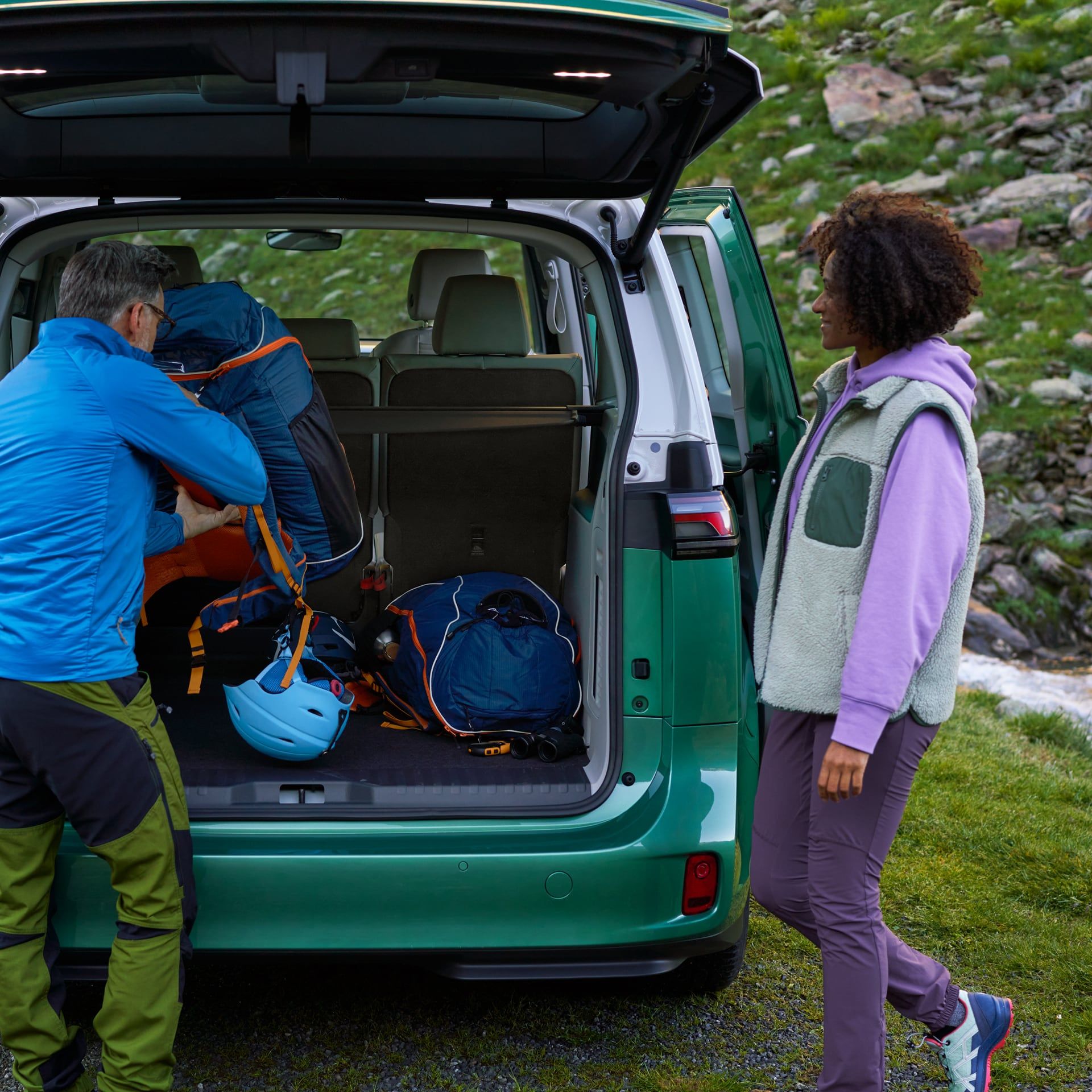 Вътрешен изглед към ID. Buzz с мултифункционална конзола и бутилка