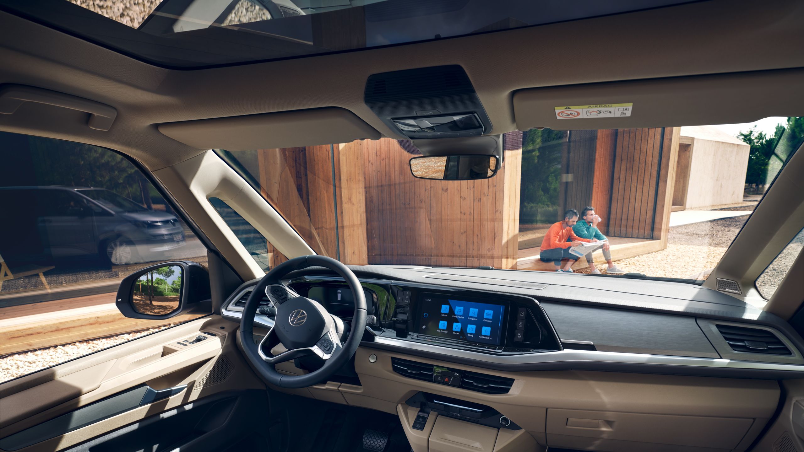 Das Cockpit im neuen VW Multivan T7 2021 Life.