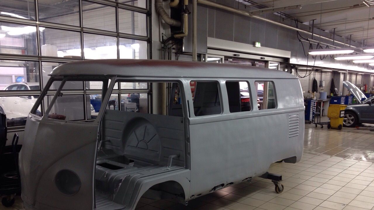 VW Bulli T1 Комби свалена боя