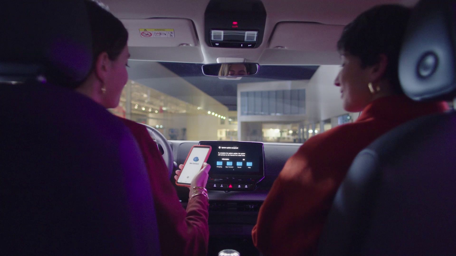 Das Display mit IQ.Drive Assistent im VW Multivan T7 2021.