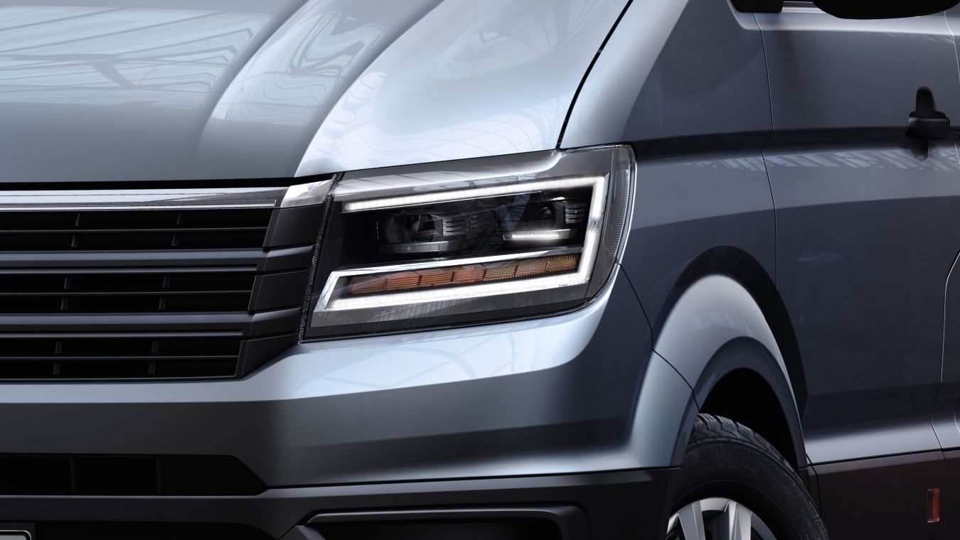 Volkswagen Crafter, заснет в индустриална среда с драматично осветление и ефект от пушек