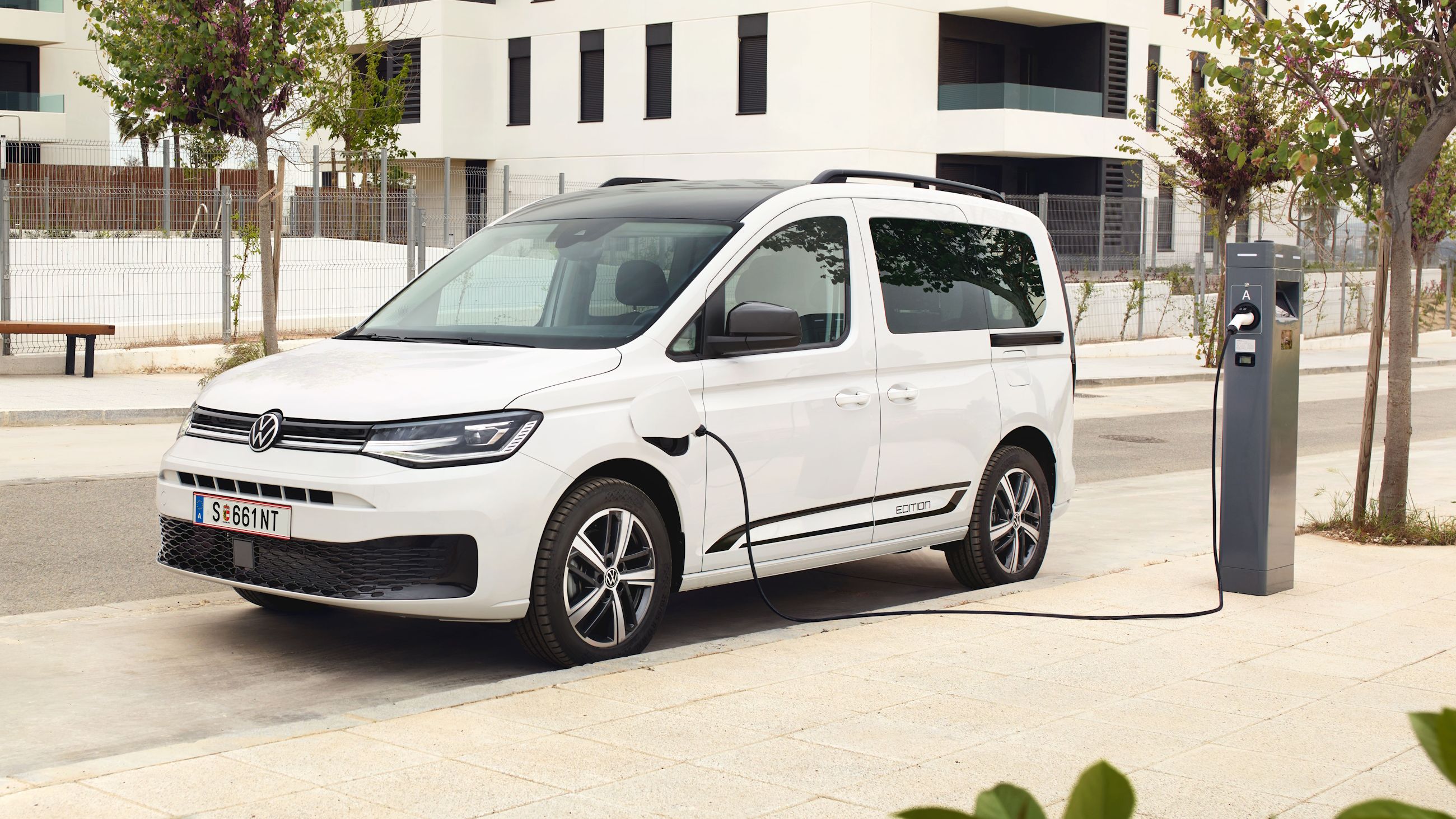 Caddy eHybrid wird geladen