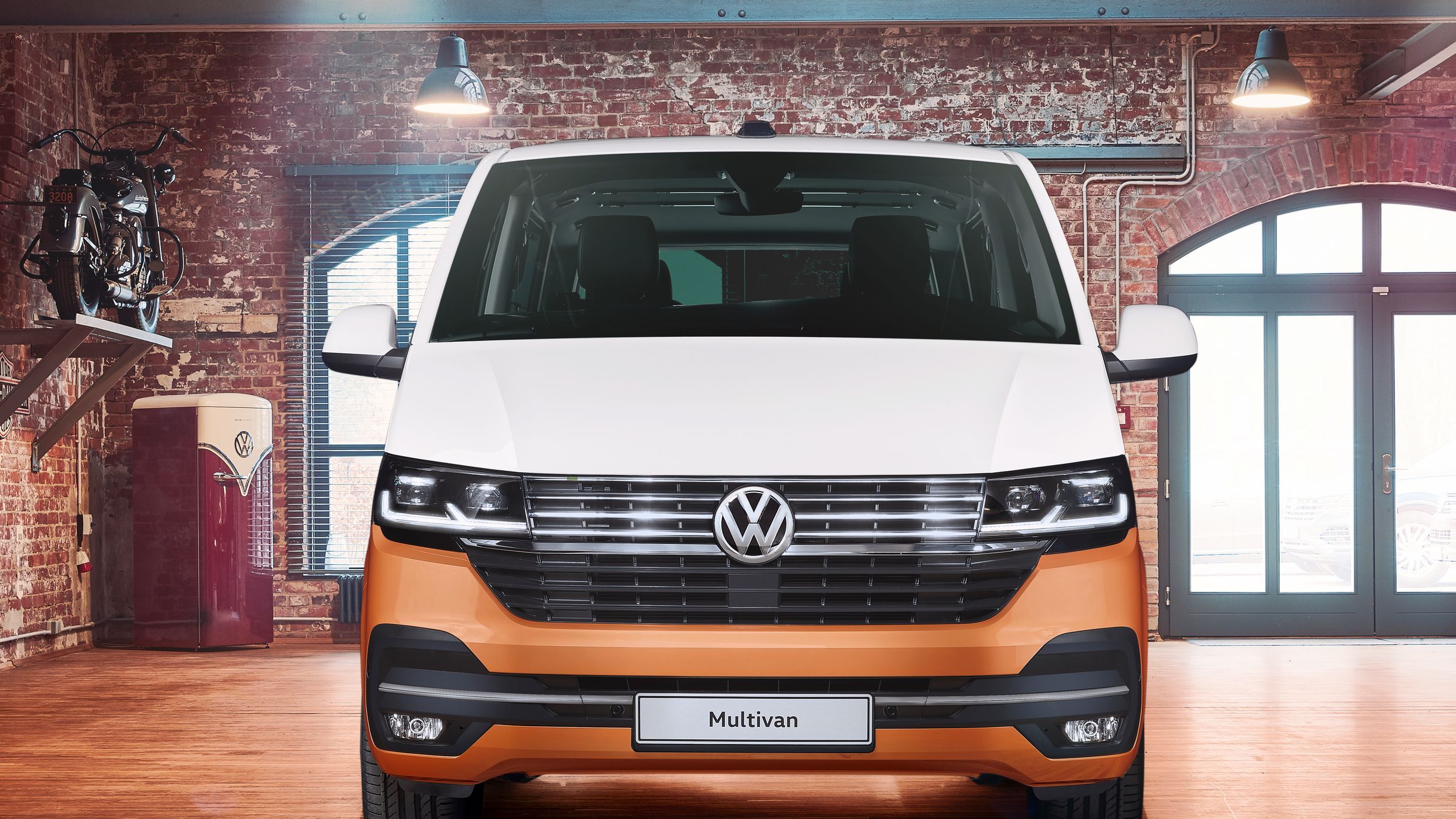 VW Multivan 6.1 двуцветна боя изглед отпред
