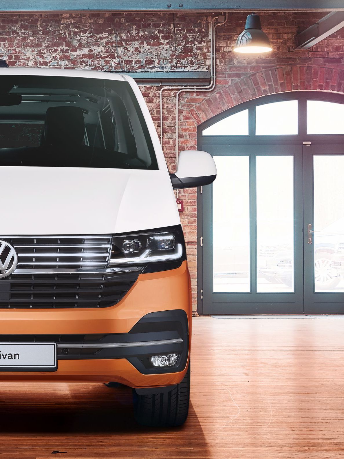 VW Multivan 6.1 двуцветна боя изглед отпред
