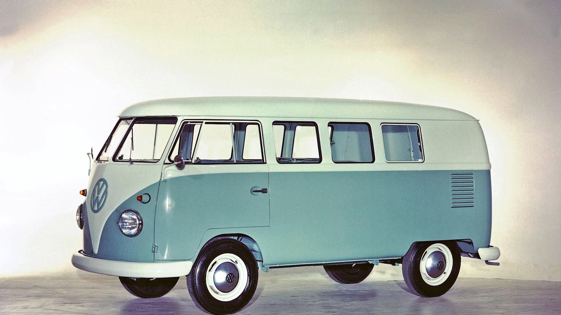T1_Typ2_Transporter_VW_Bulli_blau_weiß_Samba_1962