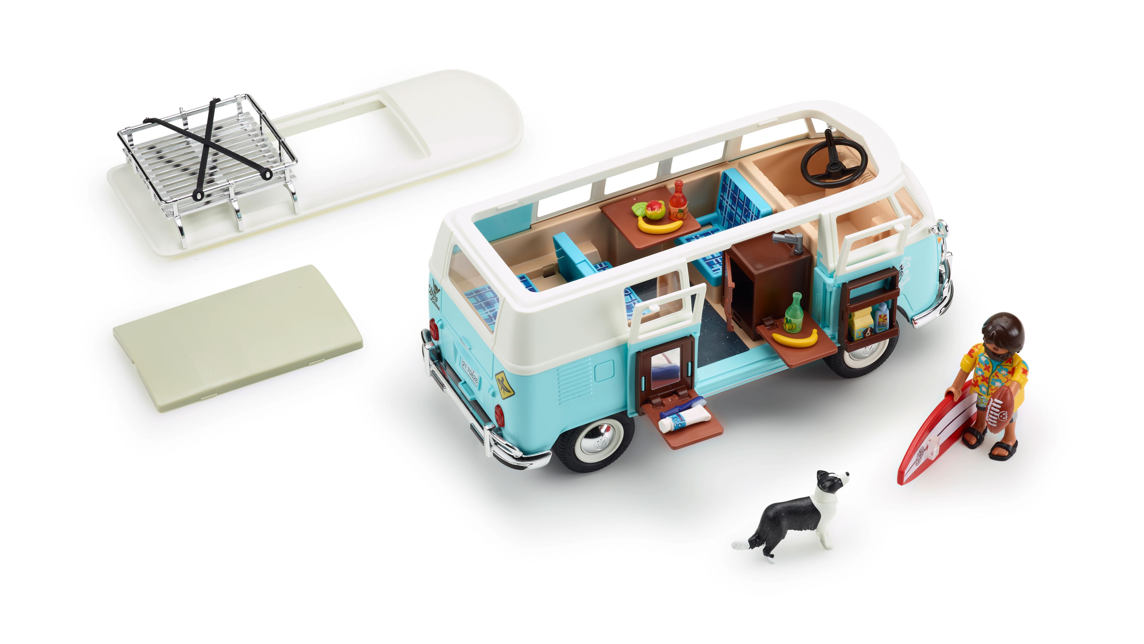 Конструктор Bulli от серията Playmobil,човек със сърф борд стоящ пред куче