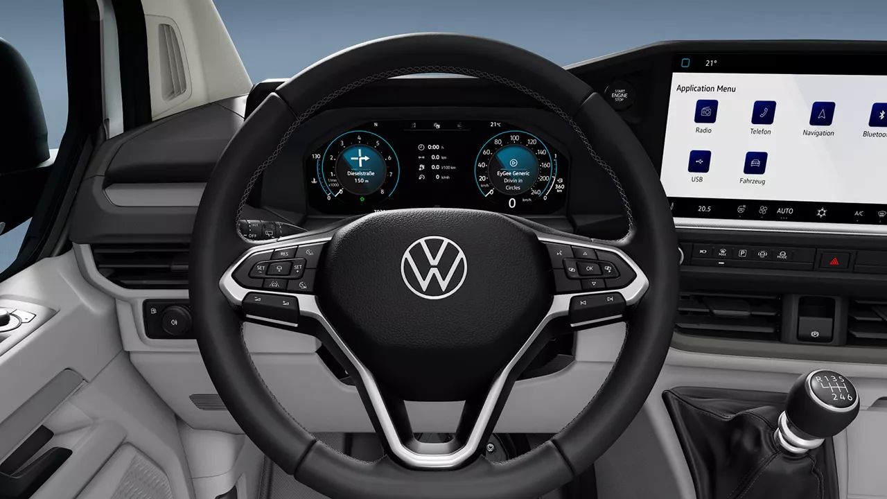 Мултифункционален волан и дигитален кокпит на новия Volkswagen с интуитивно меню и аналогово-цифрова навигация.