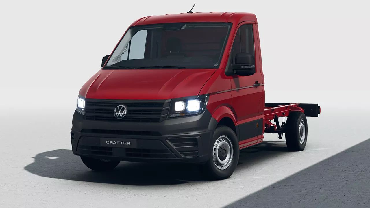  Volkswagen Crafter с шаси кабина – изглед отпред в червено