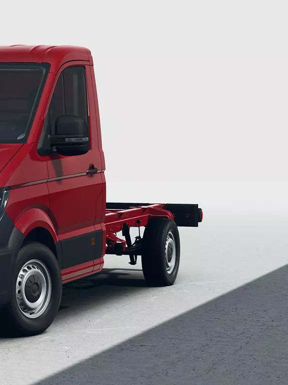  Volkswagen Crafter с шаси кабина – изглед отпред в червено