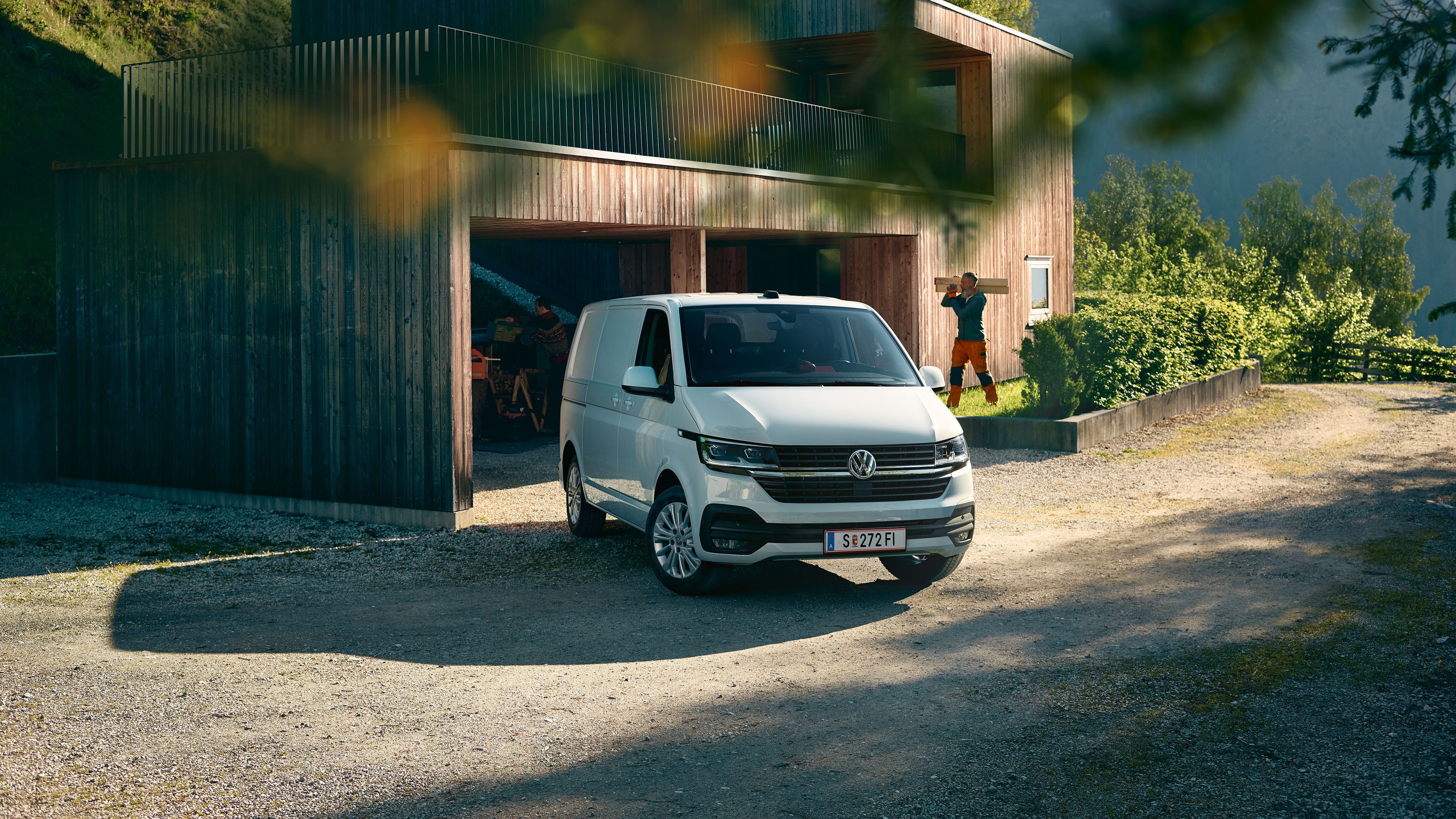 VW Multivan T6.1 червен Хале Фарове