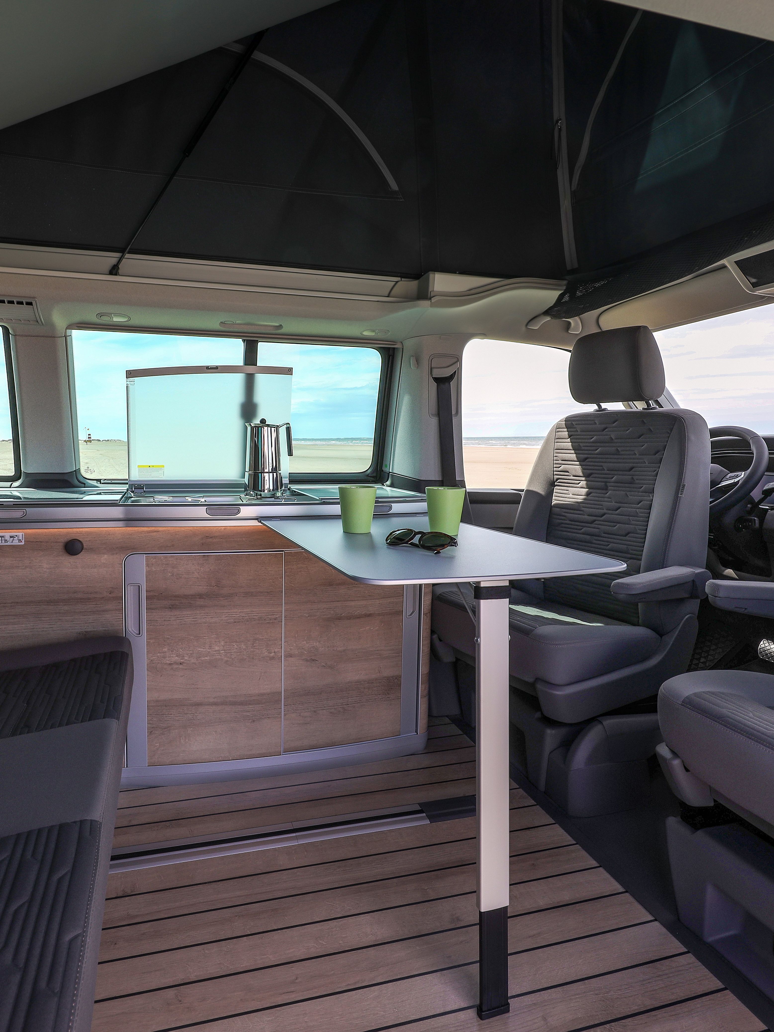 VW T6.1 California вътрешно пространство седалки материя маса