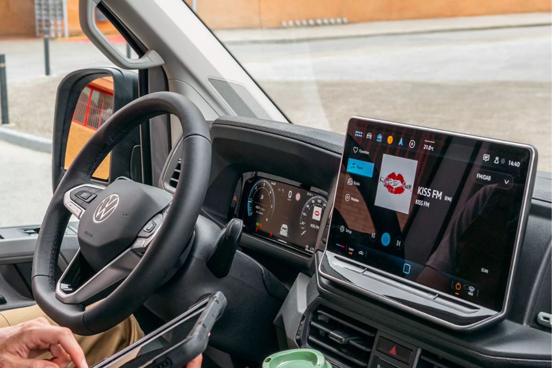 Цифров кокпит и мултимедия с радио KISS FM във Volkswagen Crafter