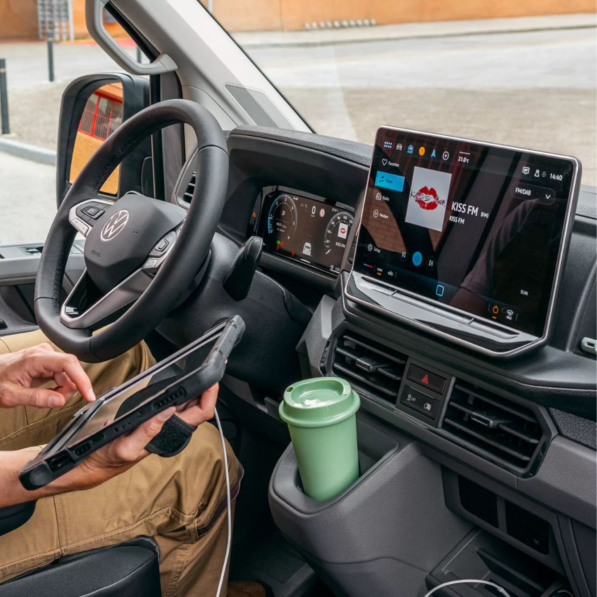 Цифров кокпит и мултимедия с радио KISS FM във Volkswagen Crafter
