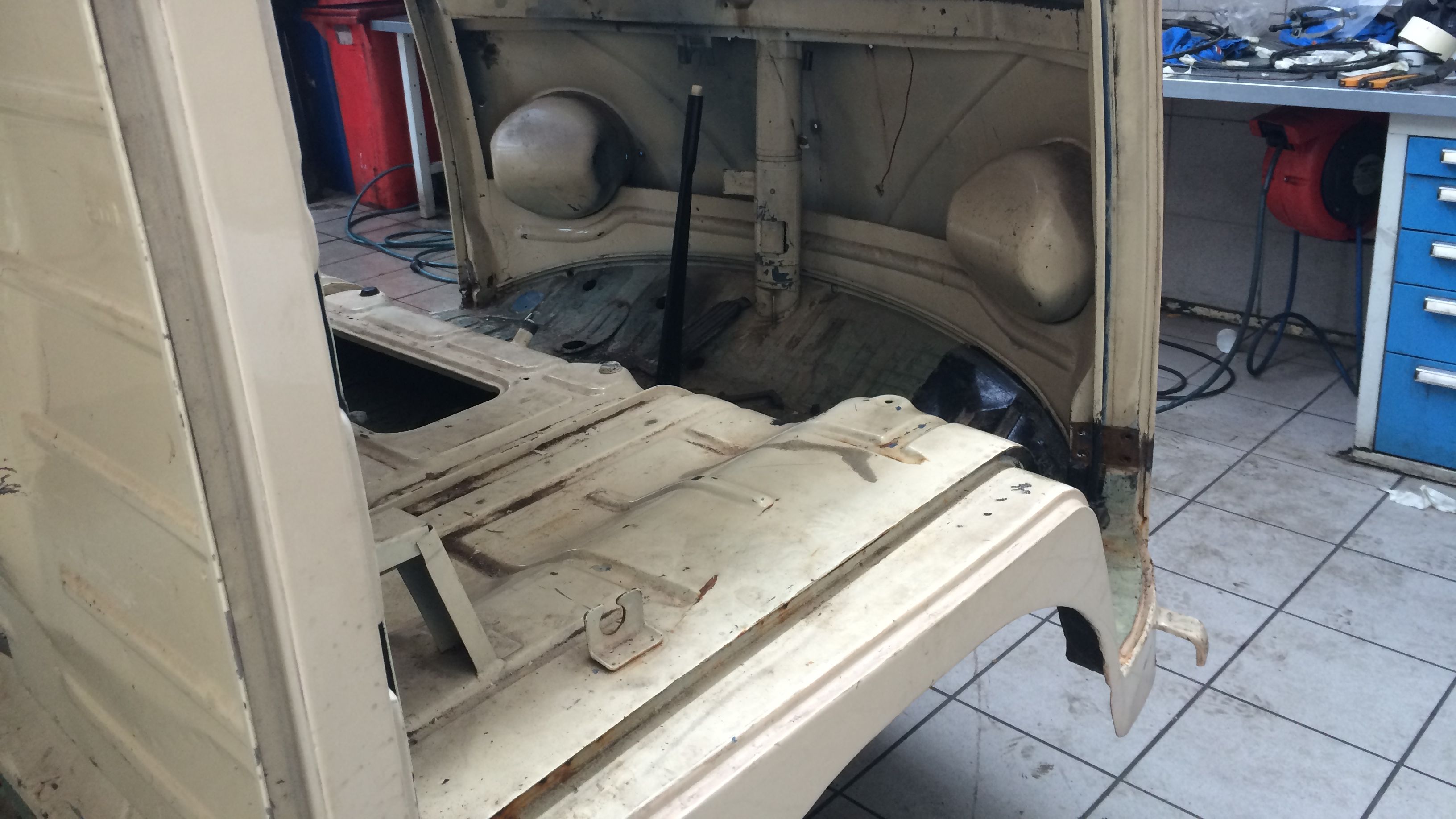 VW Bulli T1 Комби демонтиран