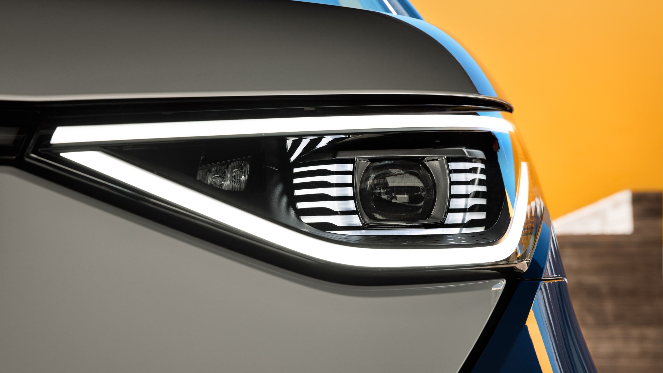 Die IQ.Light - LED-Matrix-Scheinwerfer des VW Multivan T7 2021.