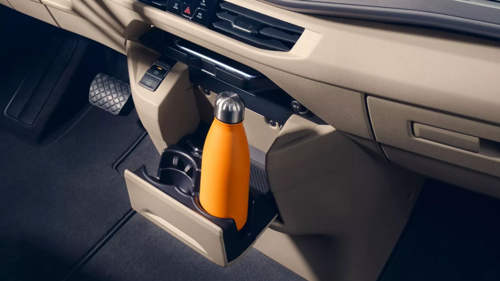 Nahaufnahme Getränkehalterung Multivan