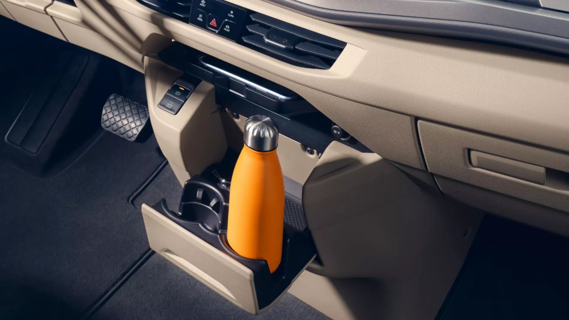 Nahaufnahme Getränkehalterung Multivan