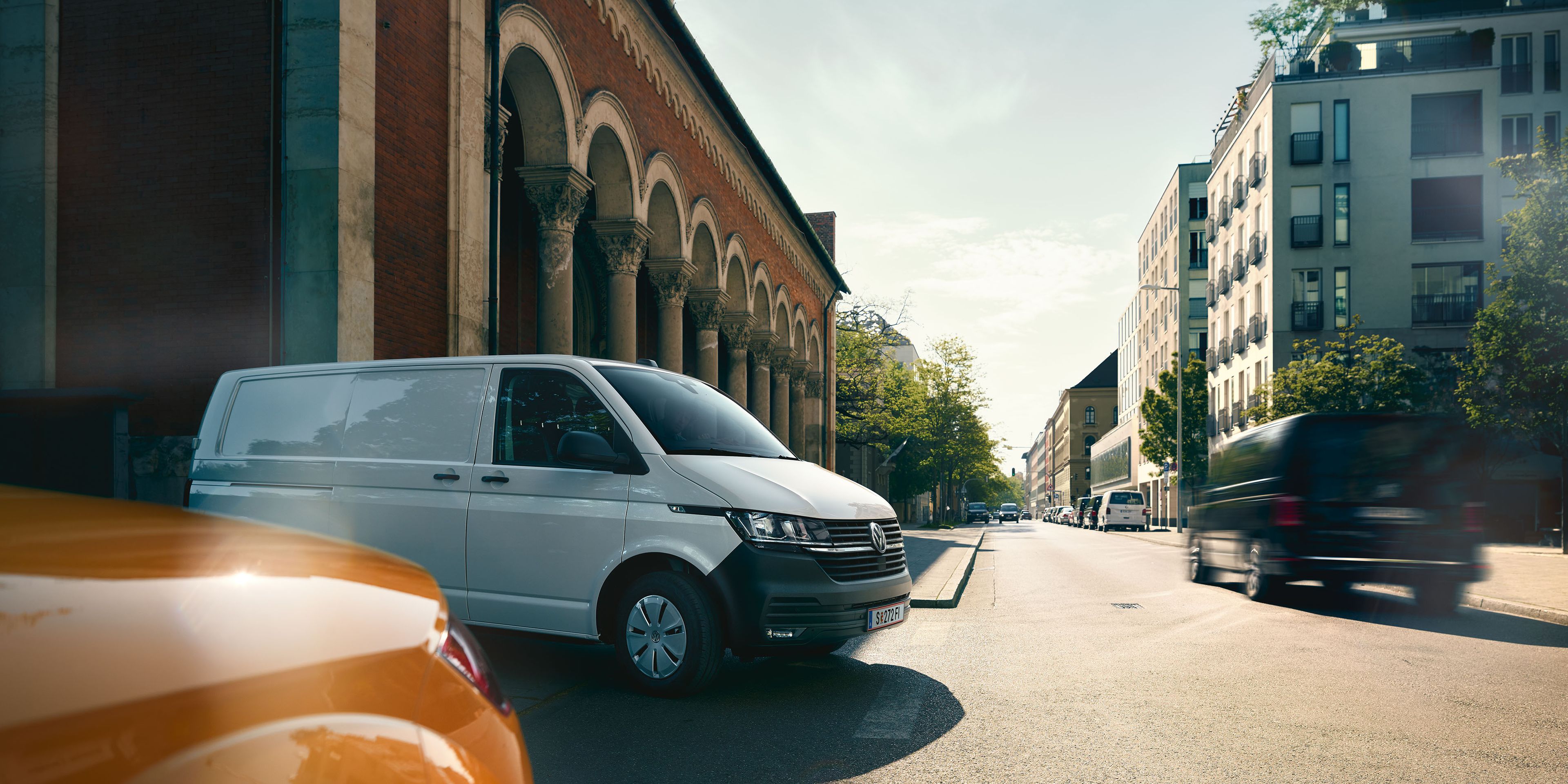 geparktes VW Nutzfahrzeug