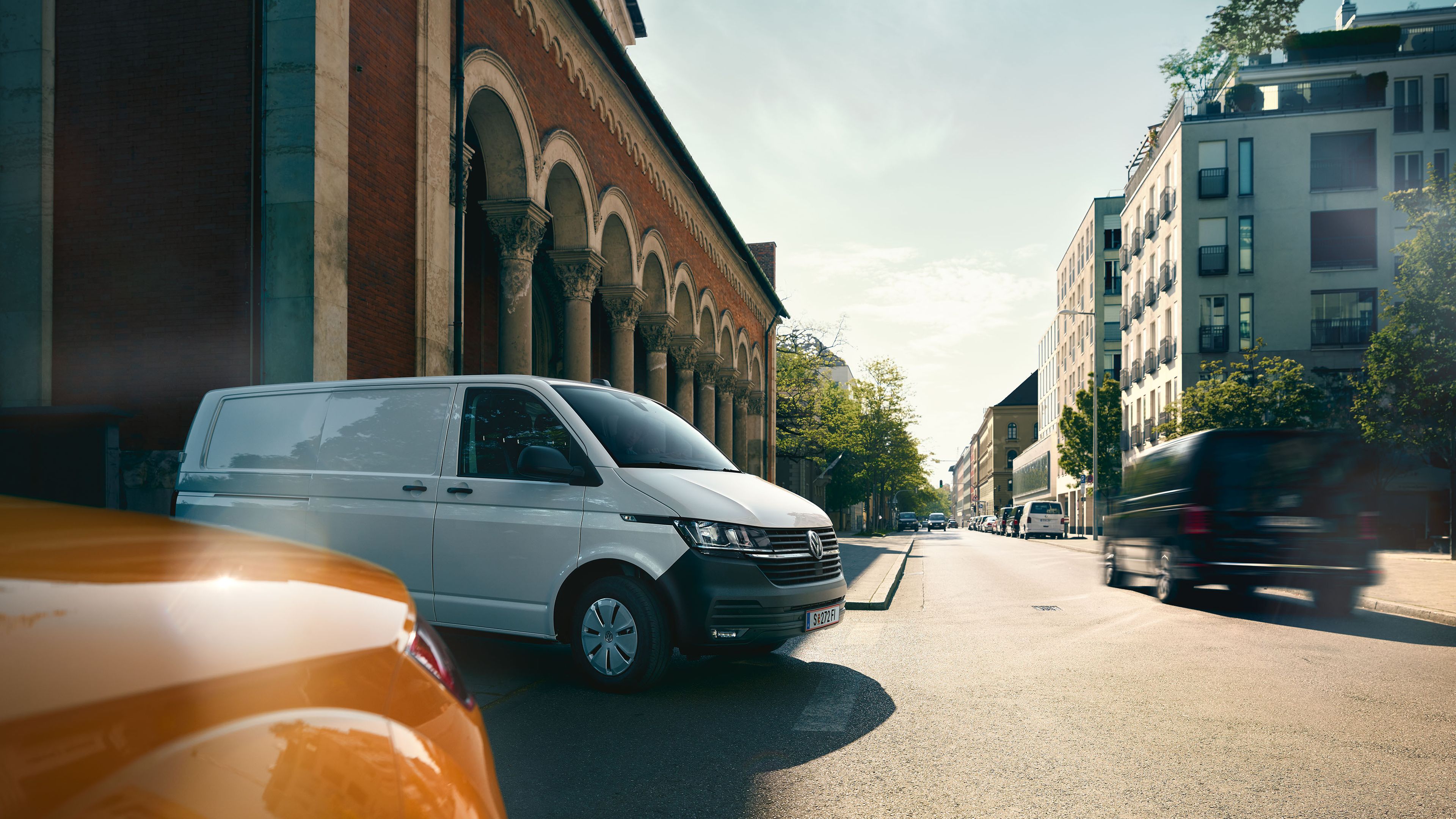 geparktes VW Nutzfahrzeug